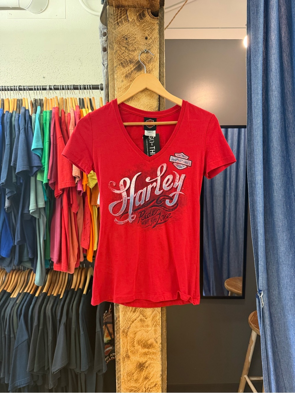 Vintage Harley-Davidson Womens Red V-Neck Logo T-shirt